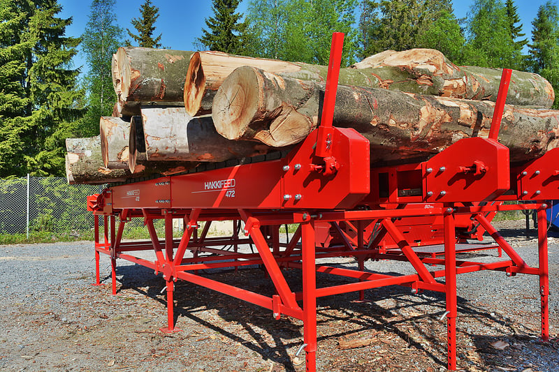 We have designed excellent infeeding features for long, knotty and curved logs.